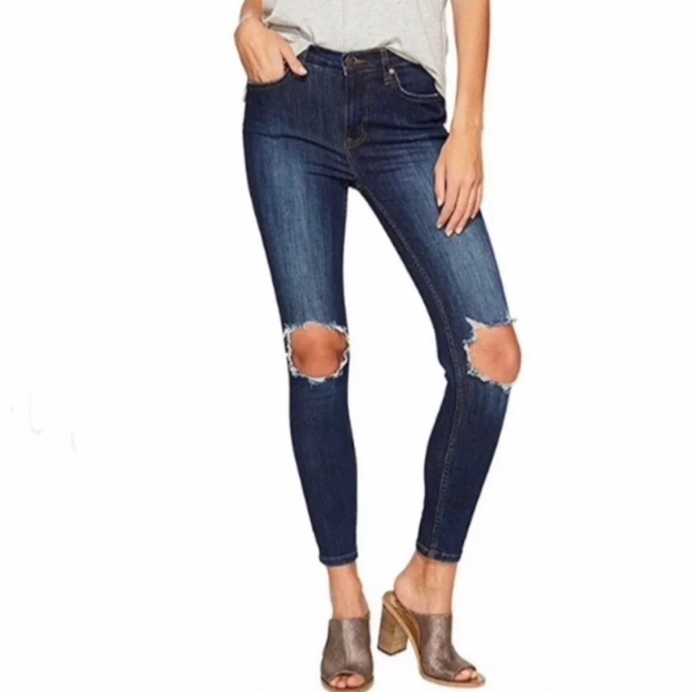 NWT Free People Skinny Busted Knee Jean